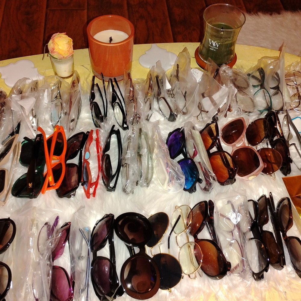 Mystery Box of Stylish Sunglasses and Glasses. Unsorted. 5lb Box. 75-100 Per Box - Picture 12 of 14